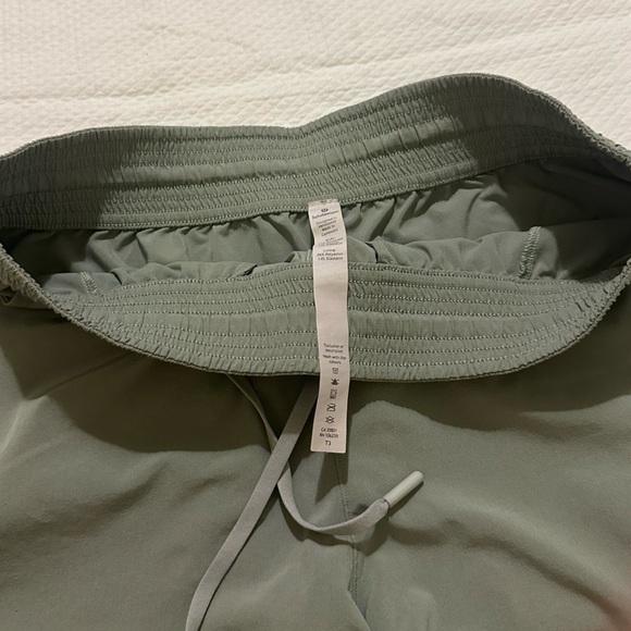 Lululemon Spring Break Away Short 3" SZ 6 - Picture 5 of 5